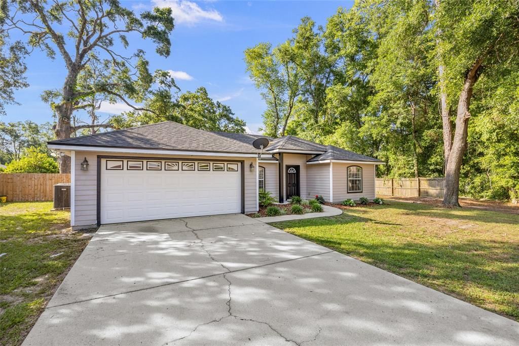 For Sale: $265,900 (3 beds, 2 baths, 1281 Square Feet)