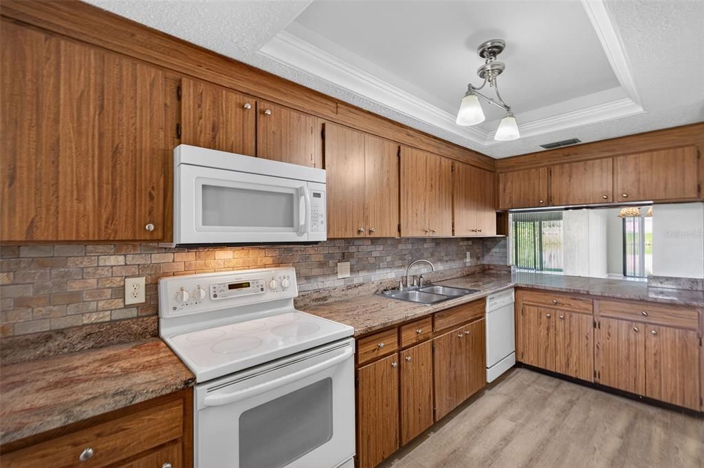 For Sale: $199,000 (2 beds, 2 baths, 1100 Square Feet)