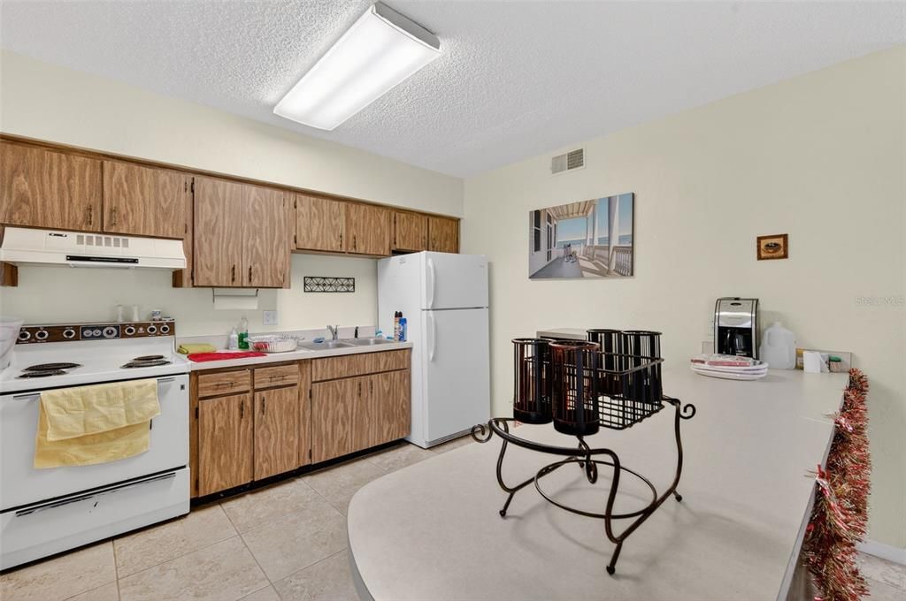 For Sale: $199,000 (2 beds, 2 baths, 1100 Square Feet)