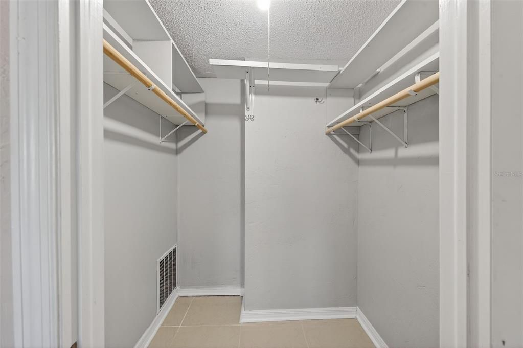 For Sale: $199,000 (2 beds, 2 baths, 1100 Square Feet)