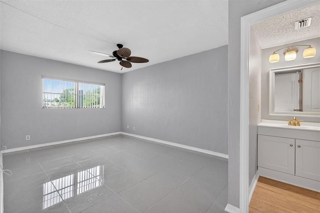 For Sale: $199,000 (2 beds, 2 baths, 1100 Square Feet)