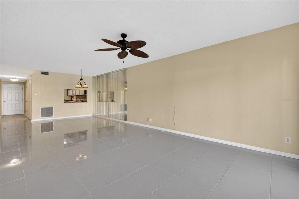 For Sale: $199,000 (2 beds, 2 baths, 1100 Square Feet)