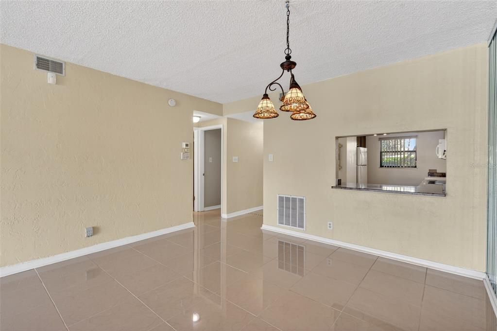 For Sale: $199,000 (2 beds, 2 baths, 1100 Square Feet)