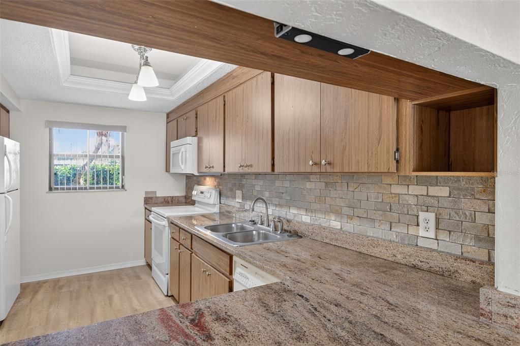 For Sale: $199,000 (2 beds, 2 baths, 1100 Square Feet)