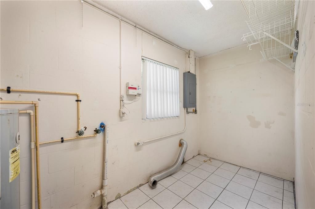 На продажу: $200,000 (3 спален, 1 ванн, 1279 Квадратных фут)