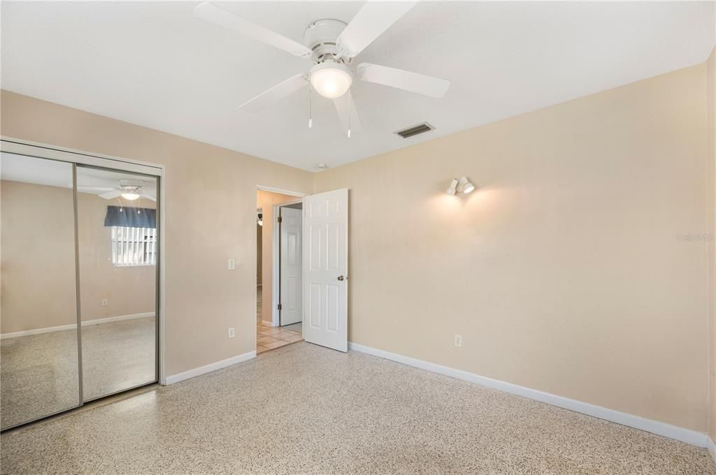 На продажу: $200,000 (3 спален, 1 ванн, 1279 Квадратных фут)