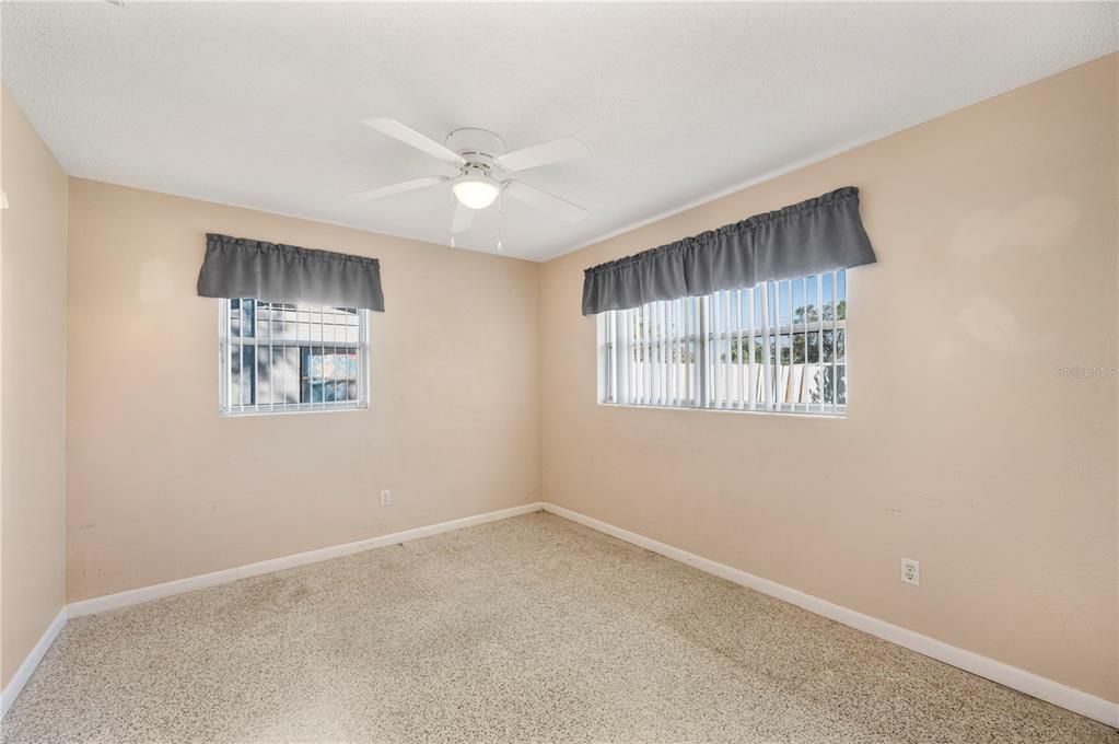 На продажу: $200,000 (3 спален, 1 ванн, 1279 Квадратных фут)