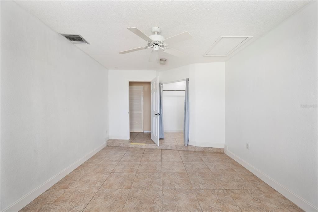 На продажу: $200,000 (3 спален, 1 ванн, 1279 Квадратных фут)