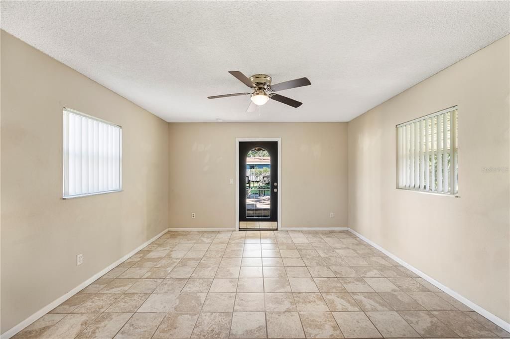 На продажу: $200,000 (3 спален, 1 ванн, 1279 Квадратных фут)