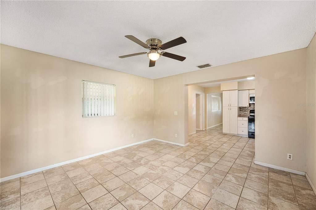 На продажу: $200,000 (3 спален, 1 ванн, 1279 Квадратных фут)