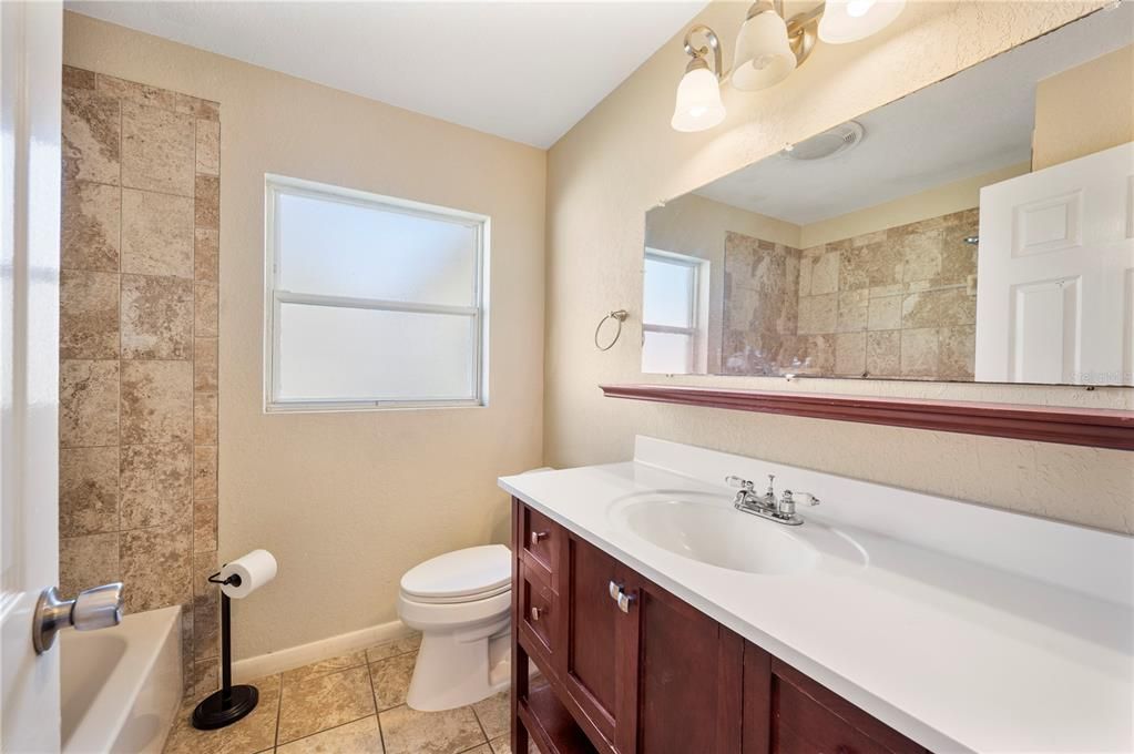 На продажу: $200,000 (3 спален, 1 ванн, 1279 Квадратных фут)