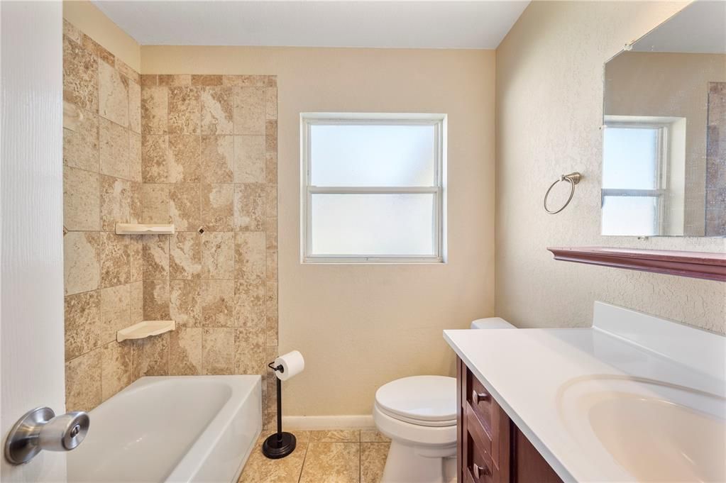 На продажу: $200,000 (3 спален, 1 ванн, 1279 Квадратных фут)