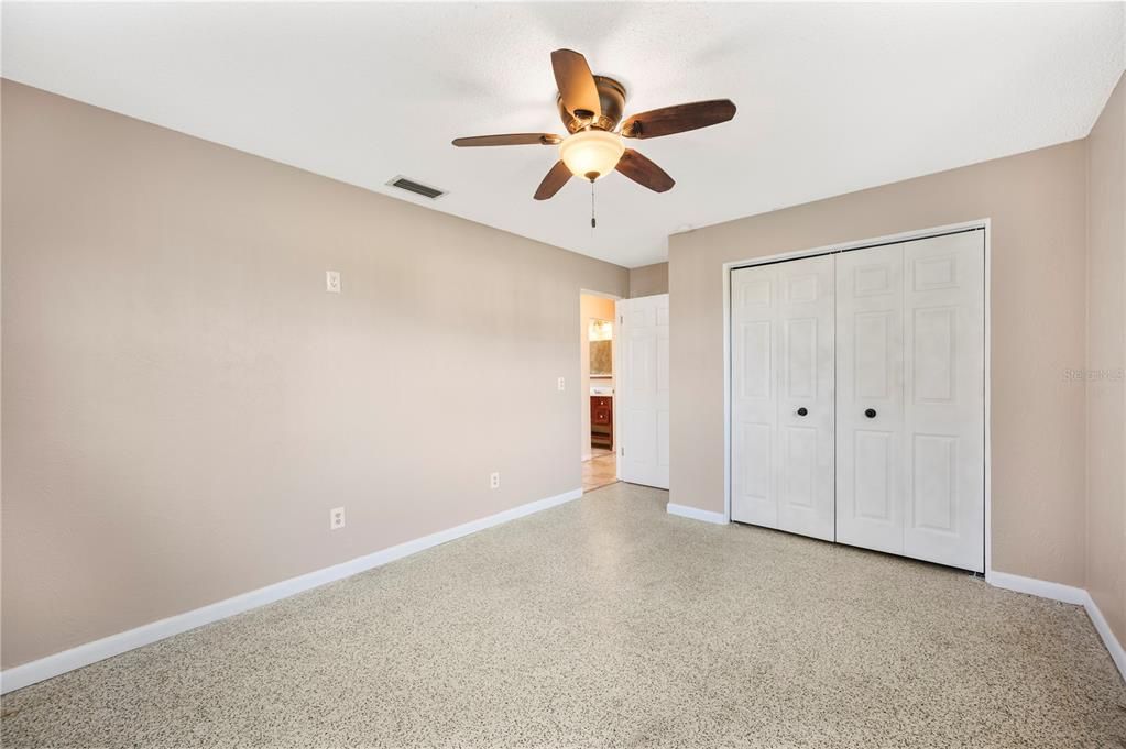 На продажу: $200,000 (3 спален, 1 ванн, 1279 Квадратных фут)