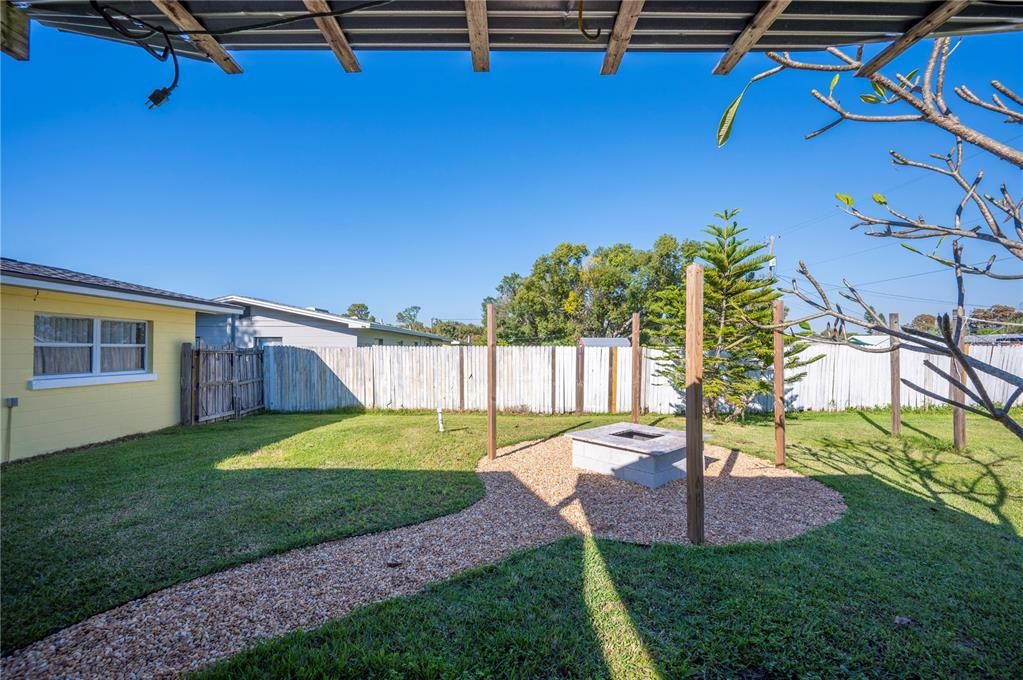 На продажу: $200,000 (3 спален, 1 ванн, 1279 Квадратных фут)