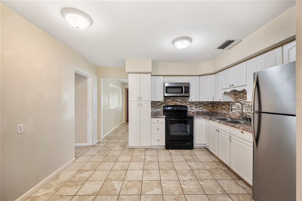 На продажу: $200,000 (3 спален, 1 ванн, 1279 Квадратных фут)