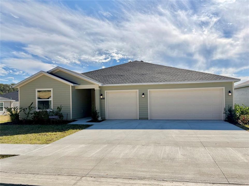 出租: $2,100 (3 贝兹, 2 浴室, 1841 平方英尺)