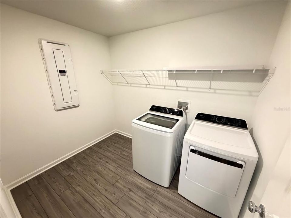 出租: $2,100 (3 贝兹, 2 浴室, 1841 平方英尺)