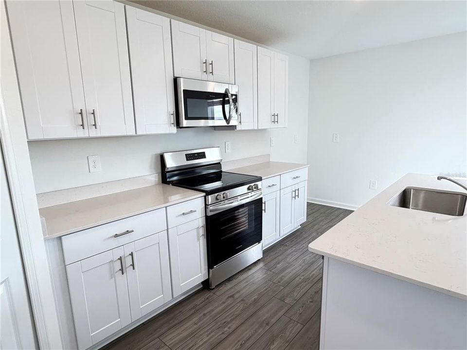 出租: $2,100 (3 贝兹, 2 浴室, 1841 平方英尺)