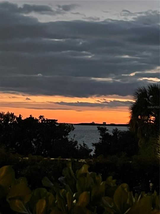 For Sale: $340,000 (2 beds, 2 baths, 1040 Square Feet)