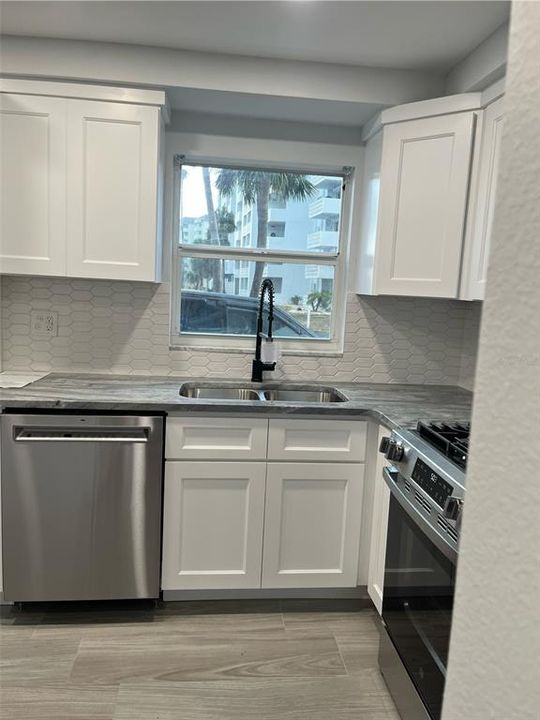 For Sale: $340,000 (2 beds, 2 baths, 1040 Square Feet)