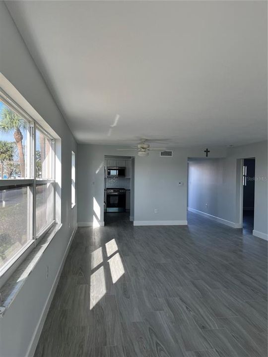 For Sale: $340,000 (2 beds, 2 baths, 1040 Square Feet)