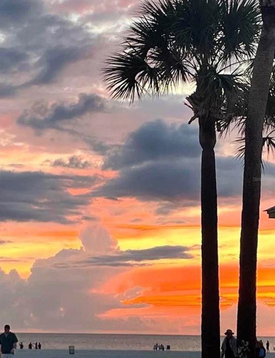 For Sale: $340,000 (2 beds, 2 baths, 1040 Square Feet)