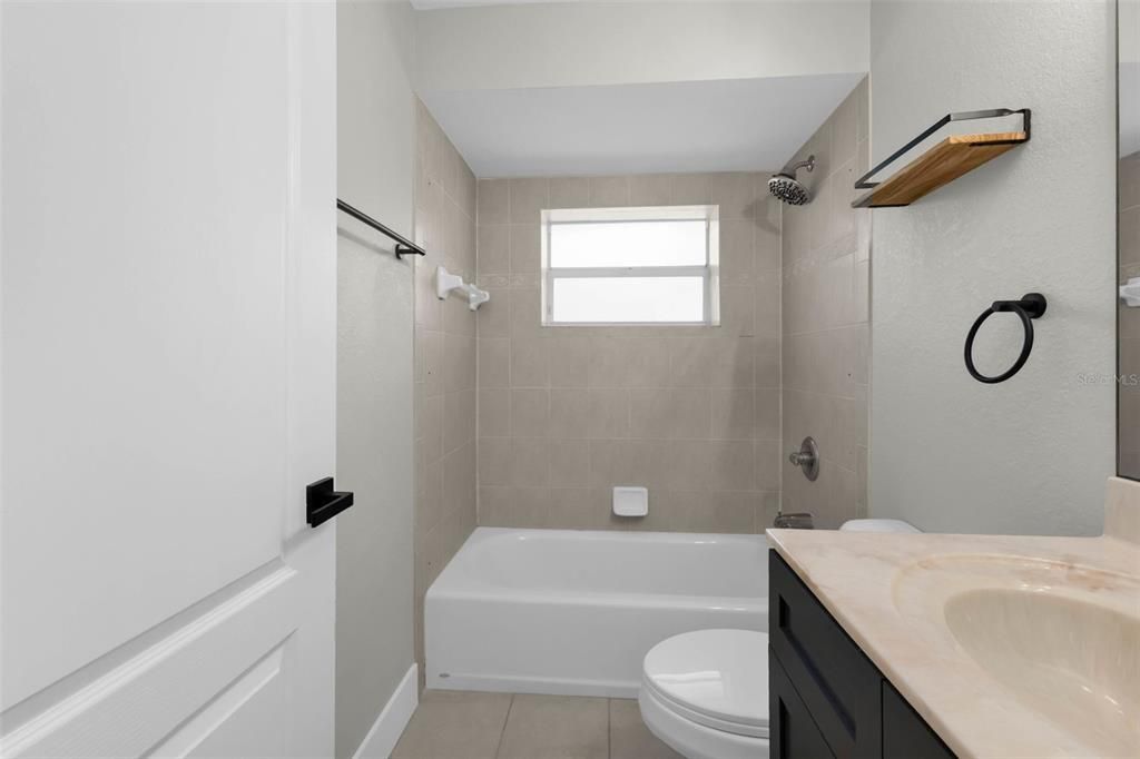 На продажу: $295,000 (3 спален, 2 ванн, 1717 Квадратных фут)