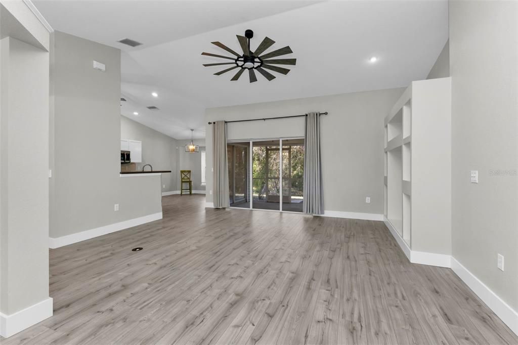 На продажу: $295,000 (3 спален, 2 ванн, 1717 Квадратных фут)