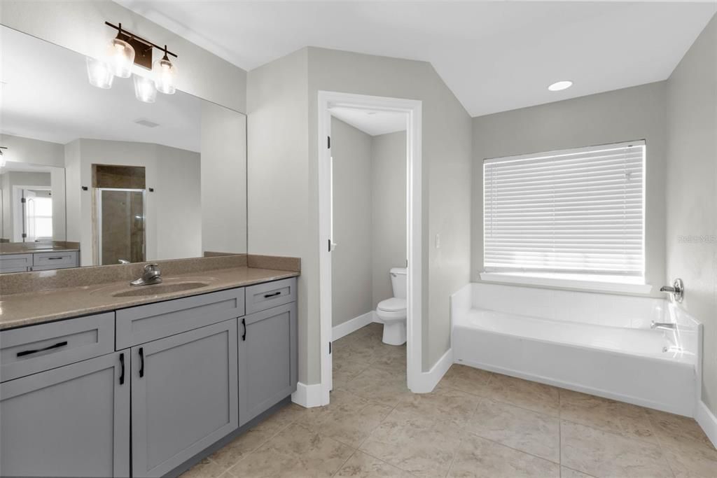 На продажу: $295,000 (3 спален, 2 ванн, 1717 Квадратных фут)