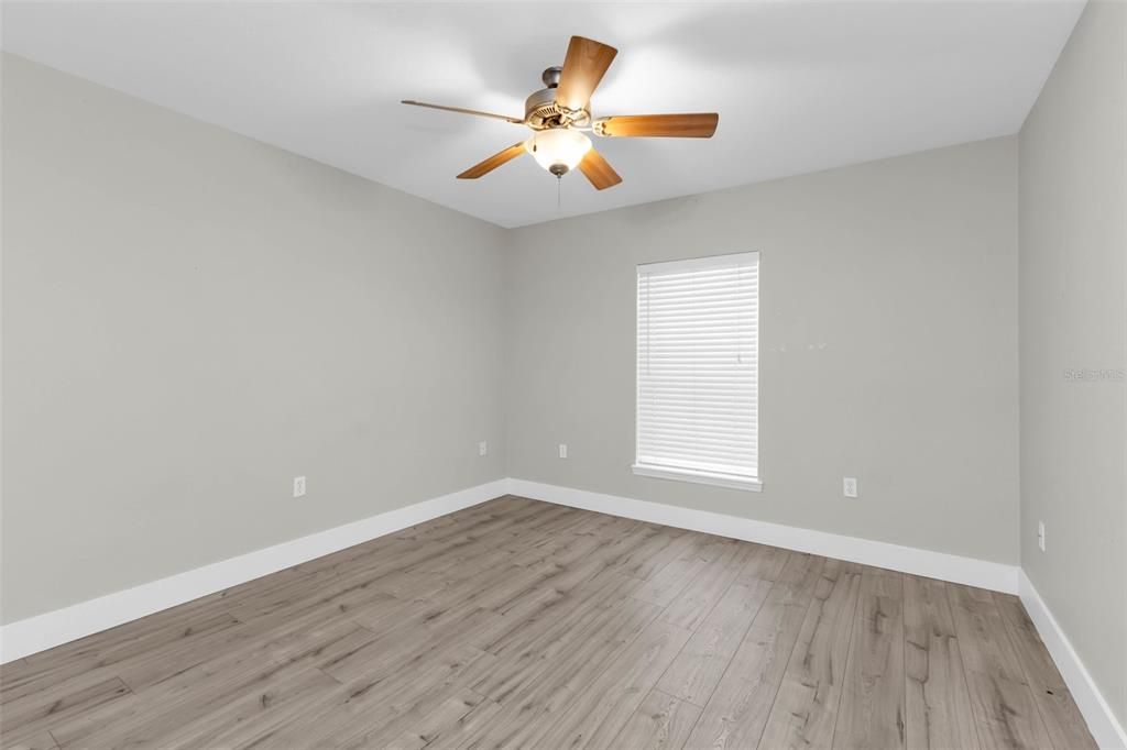 На продажу: $295,000 (3 спален, 2 ванн, 1717 Квадратных фут)