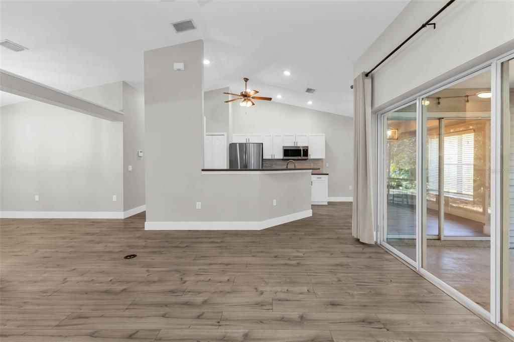 На продажу: $295,000 (3 спален, 2 ванн, 1717 Квадратных фут)