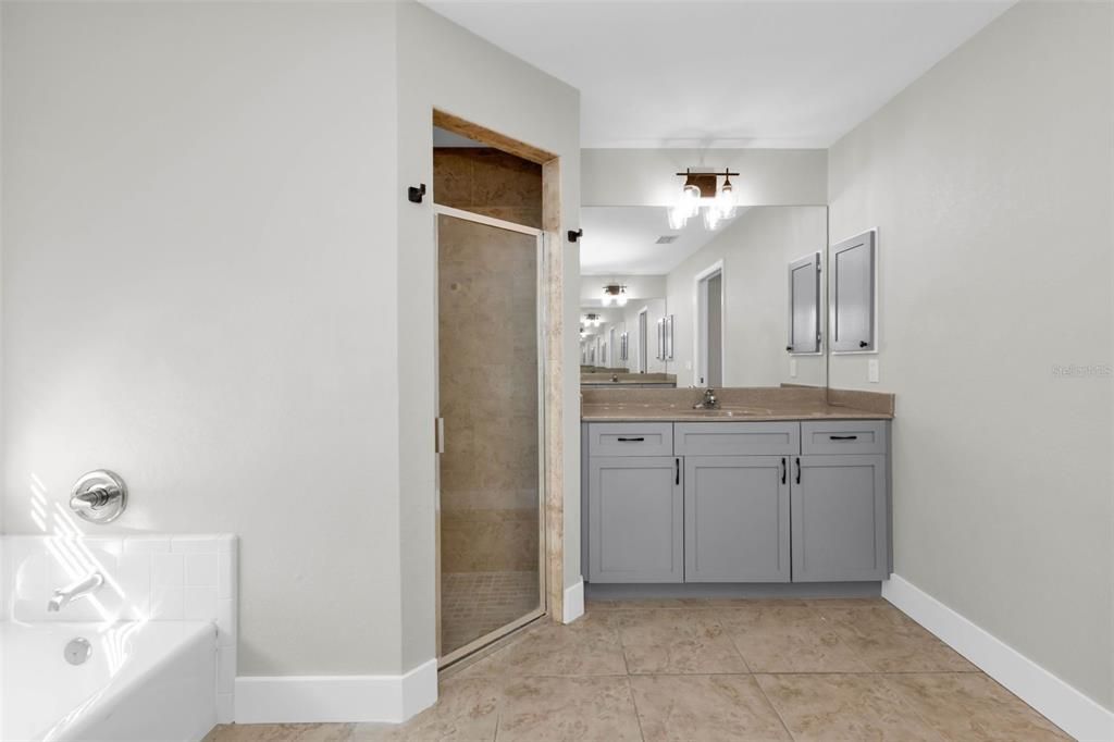 На продажу: $295,000 (3 спален, 2 ванн, 1717 Квадратных фут)