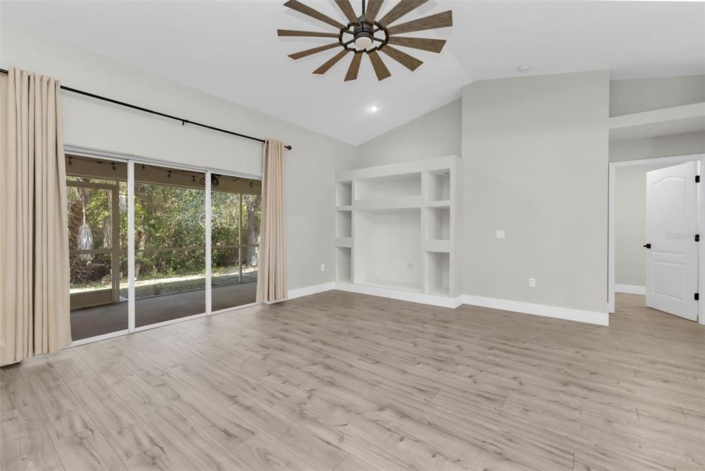 На продажу: $295,000 (3 спален, 2 ванн, 1717 Квадратных фут)