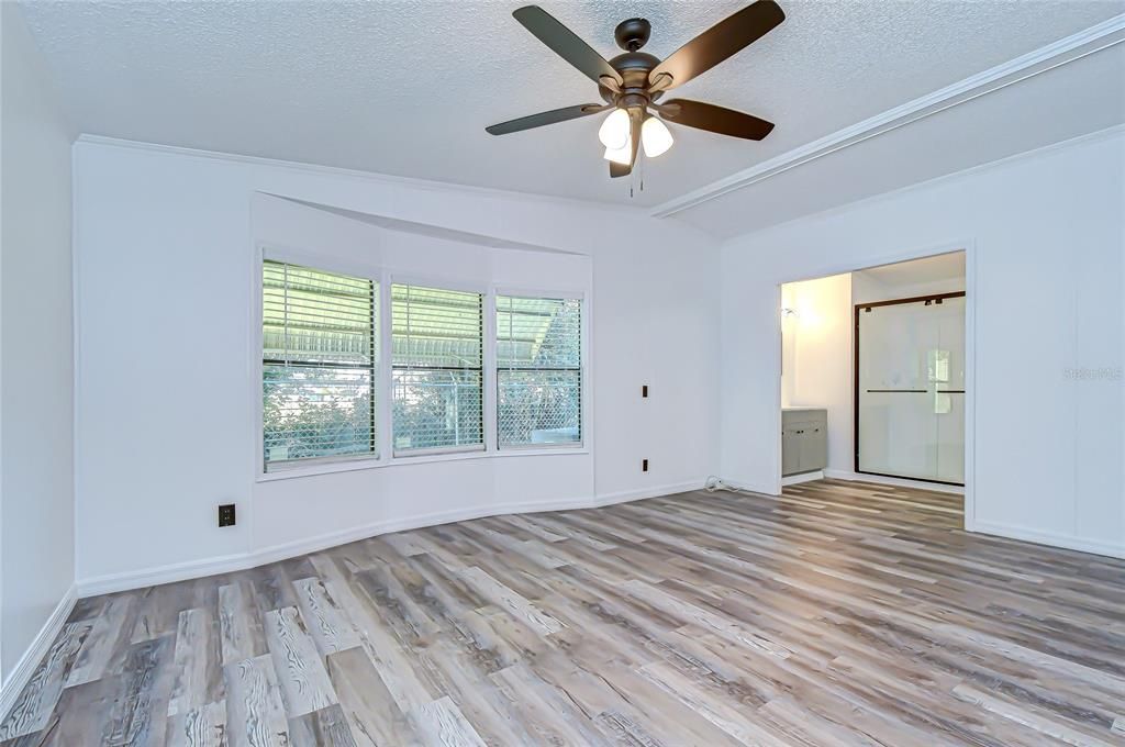 For Sale: $165,000 (2 beds, 2 baths, 1104 Square Feet)