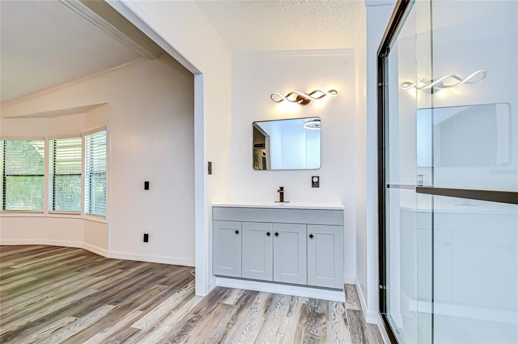 For Sale: $165,000 (2 beds, 2 baths, 1104 Square Feet)