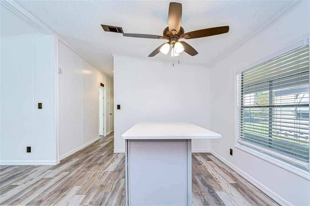 For Sale: $165,000 (2 beds, 2 baths, 1104 Square Feet)