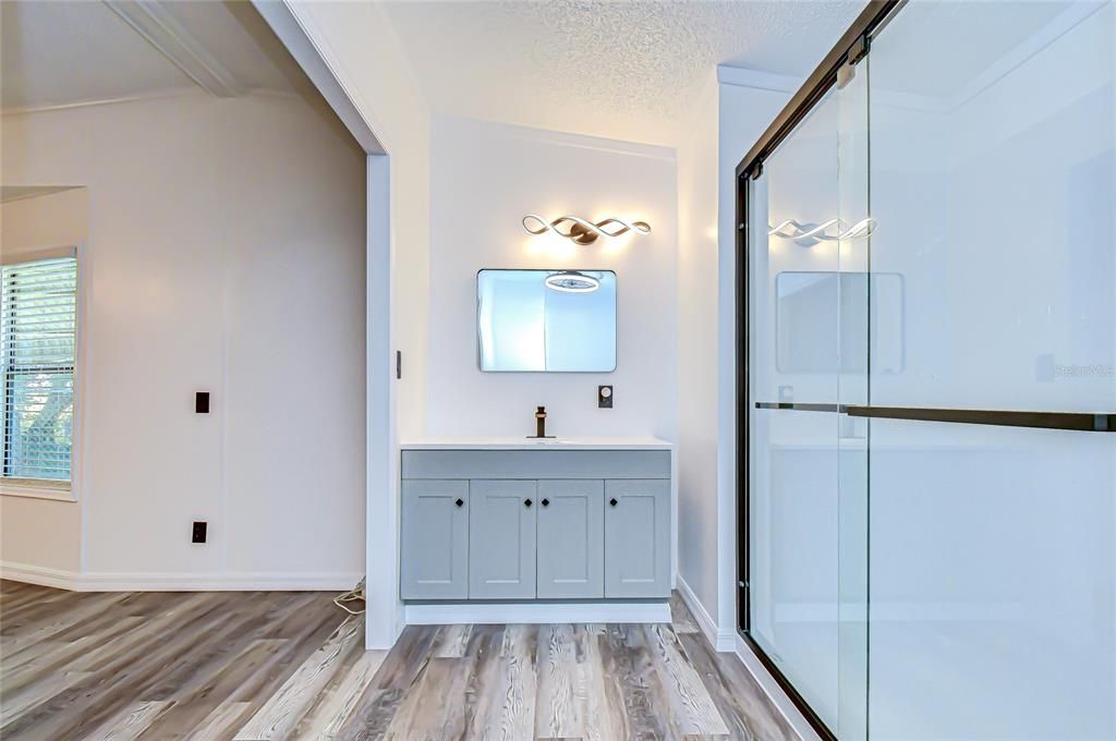 For Sale: $165,000 (2 beds, 2 baths, 1104 Square Feet)