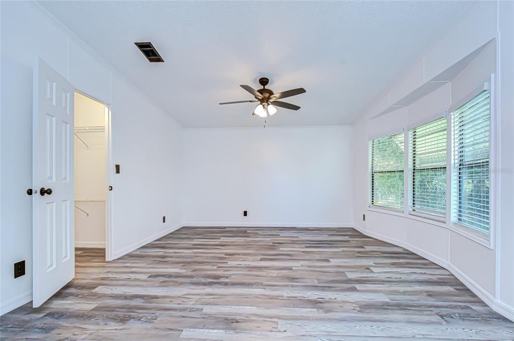 For Sale: $165,000 (2 beds, 2 baths, 1104 Square Feet)