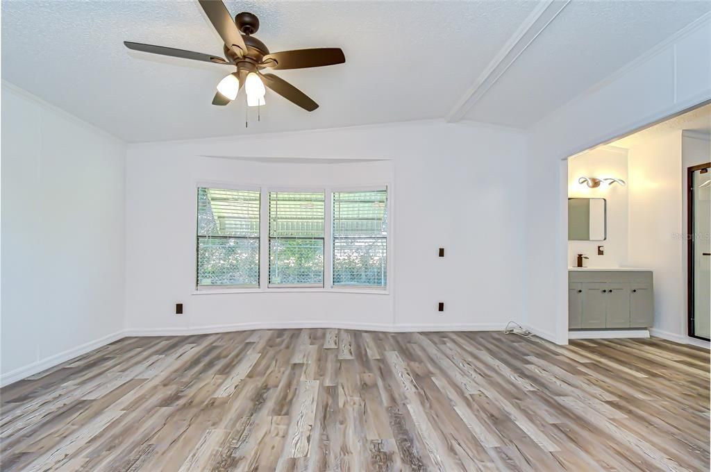 For Sale: $165,000 (2 beds, 2 baths, 1104 Square Feet)