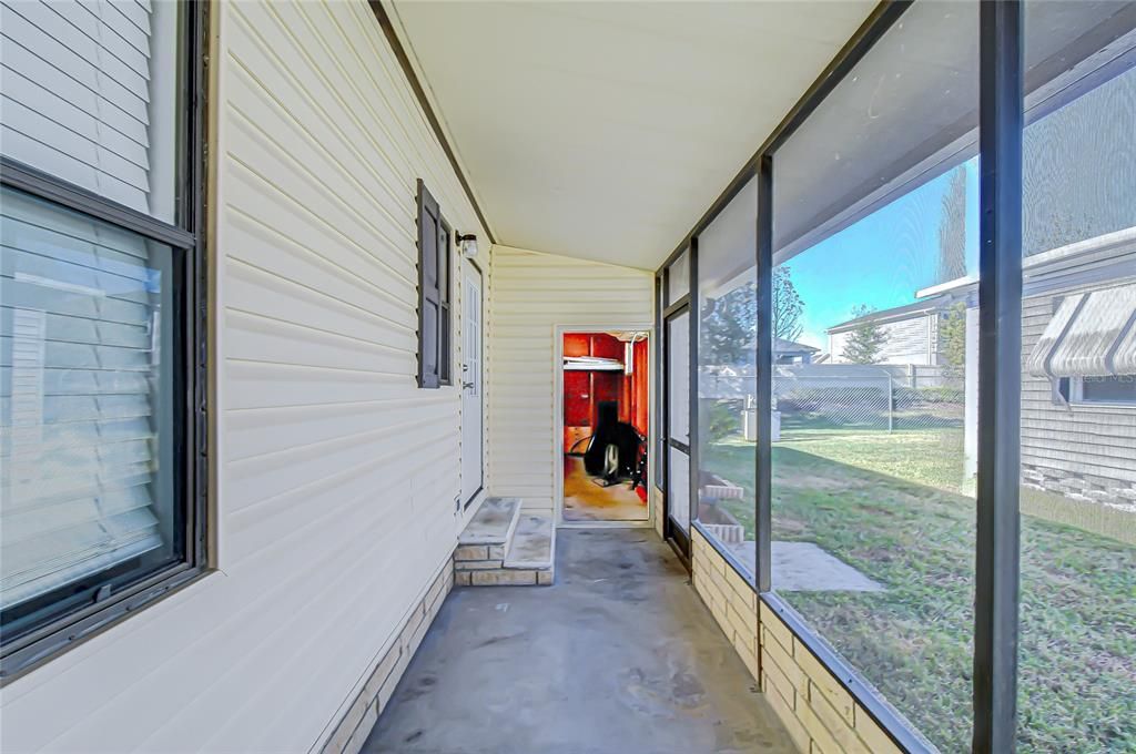 For Sale: $165,000 (2 beds, 2 baths, 1104 Square Feet)