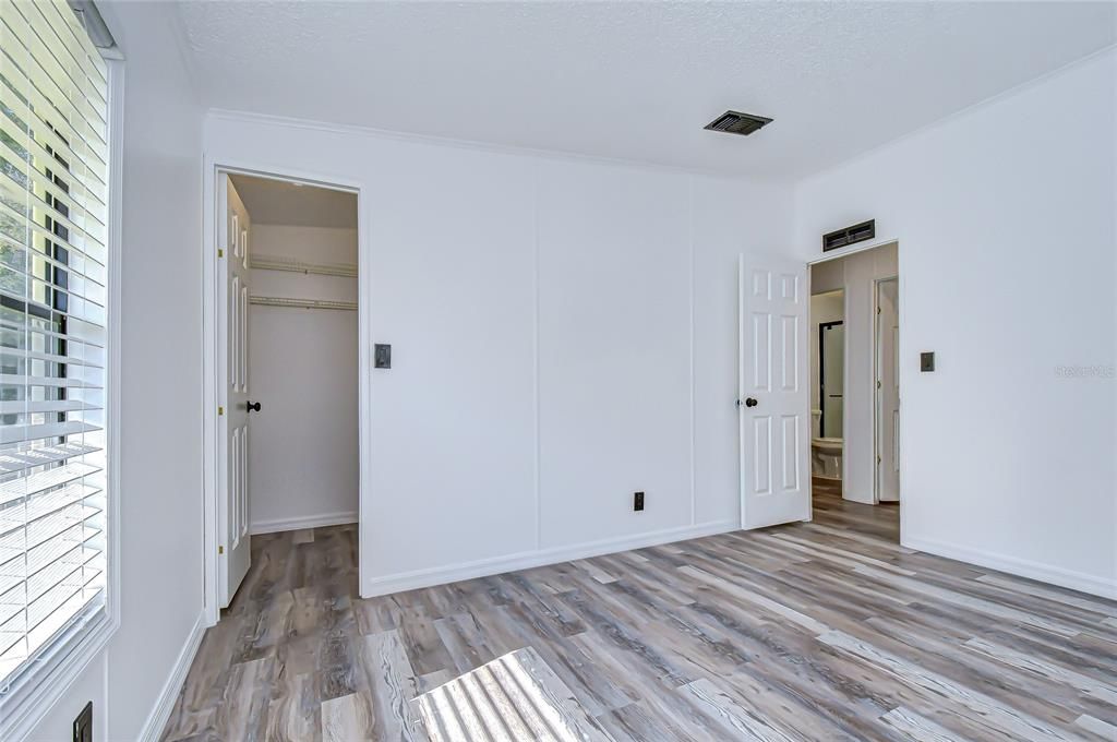 For Sale: $165,000 (2 beds, 2 baths, 1104 Square Feet)