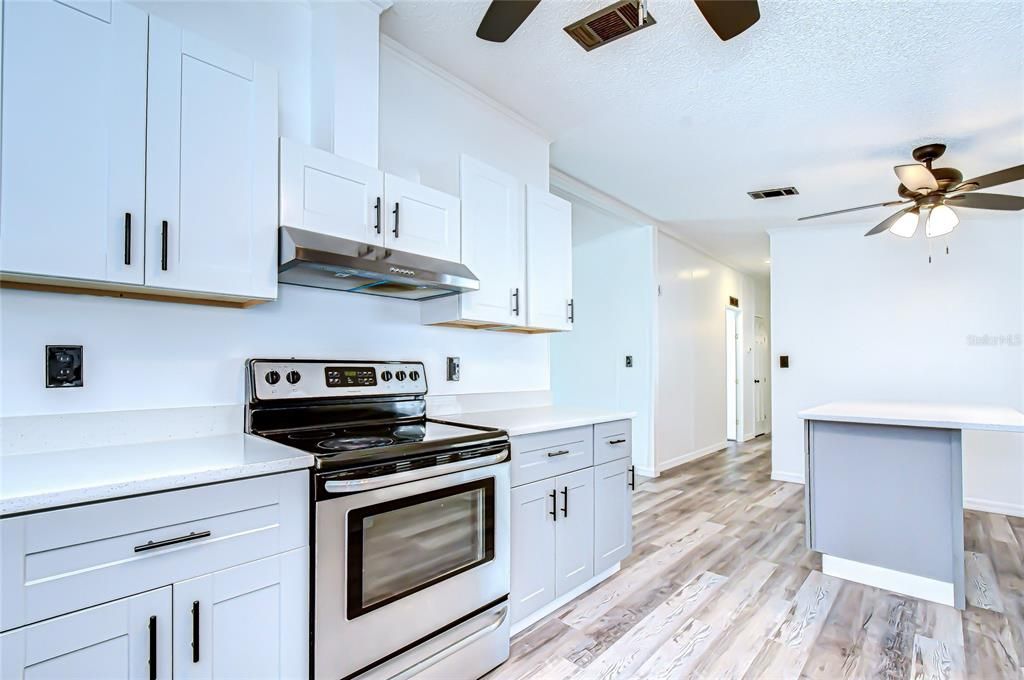 For Sale: $165,000 (2 beds, 2 baths, 1104 Square Feet)