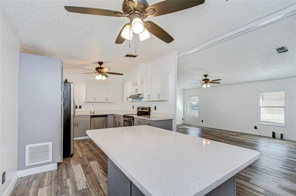 For Sale: $165,000 (2 beds, 2 baths, 1104 Square Feet)