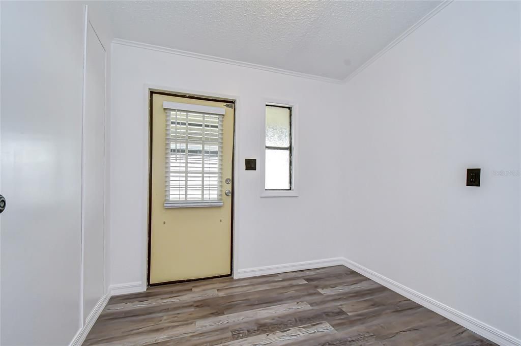 For Sale: $165,000 (2 beds, 2 baths, 1104 Square Feet)