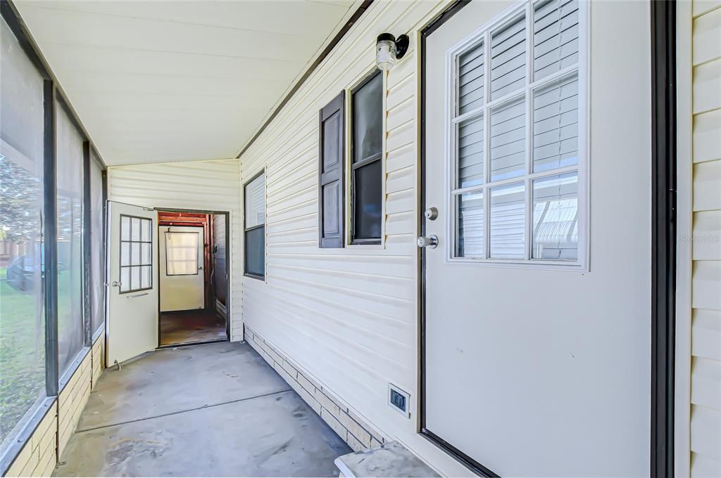 For Sale: $165,000 (2 beds, 2 baths, 1104 Square Feet)