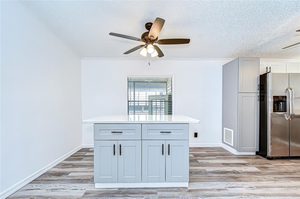 For Sale: $165,000 (2 beds, 2 baths, 1104 Square Feet)