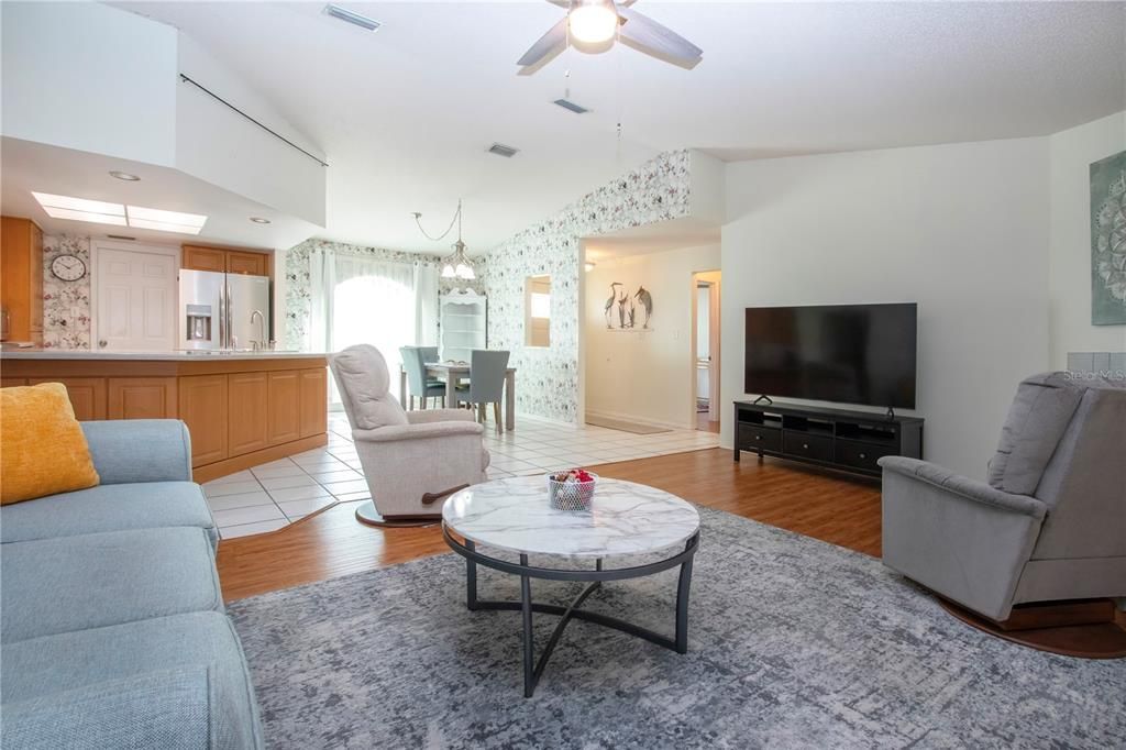 For Sale: $375,000 (3 beds, 2 baths, 1380 Square Feet)