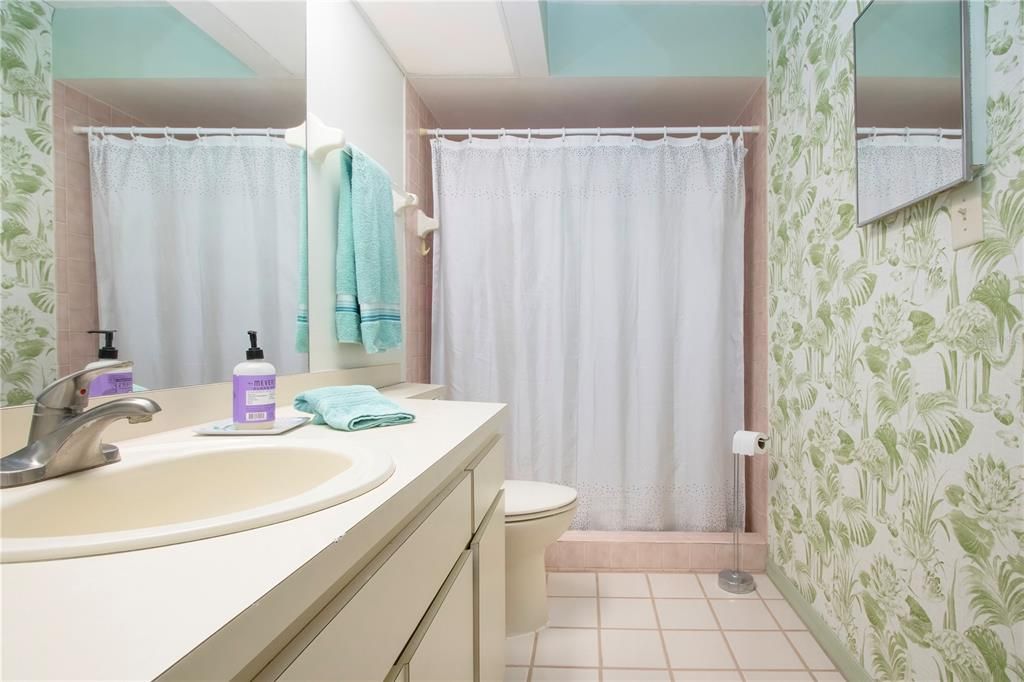 For Sale: $375,000 (3 beds, 2 baths, 1380 Square Feet)