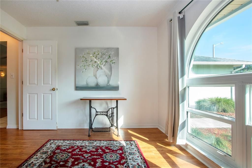 For Sale: $375,000 (3 beds, 2 baths, 1380 Square Feet)