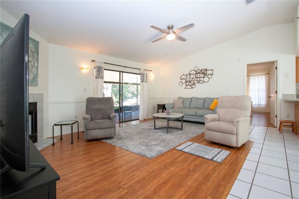 For Sale: $375,000 (3 beds, 2 baths, 1380 Square Feet)